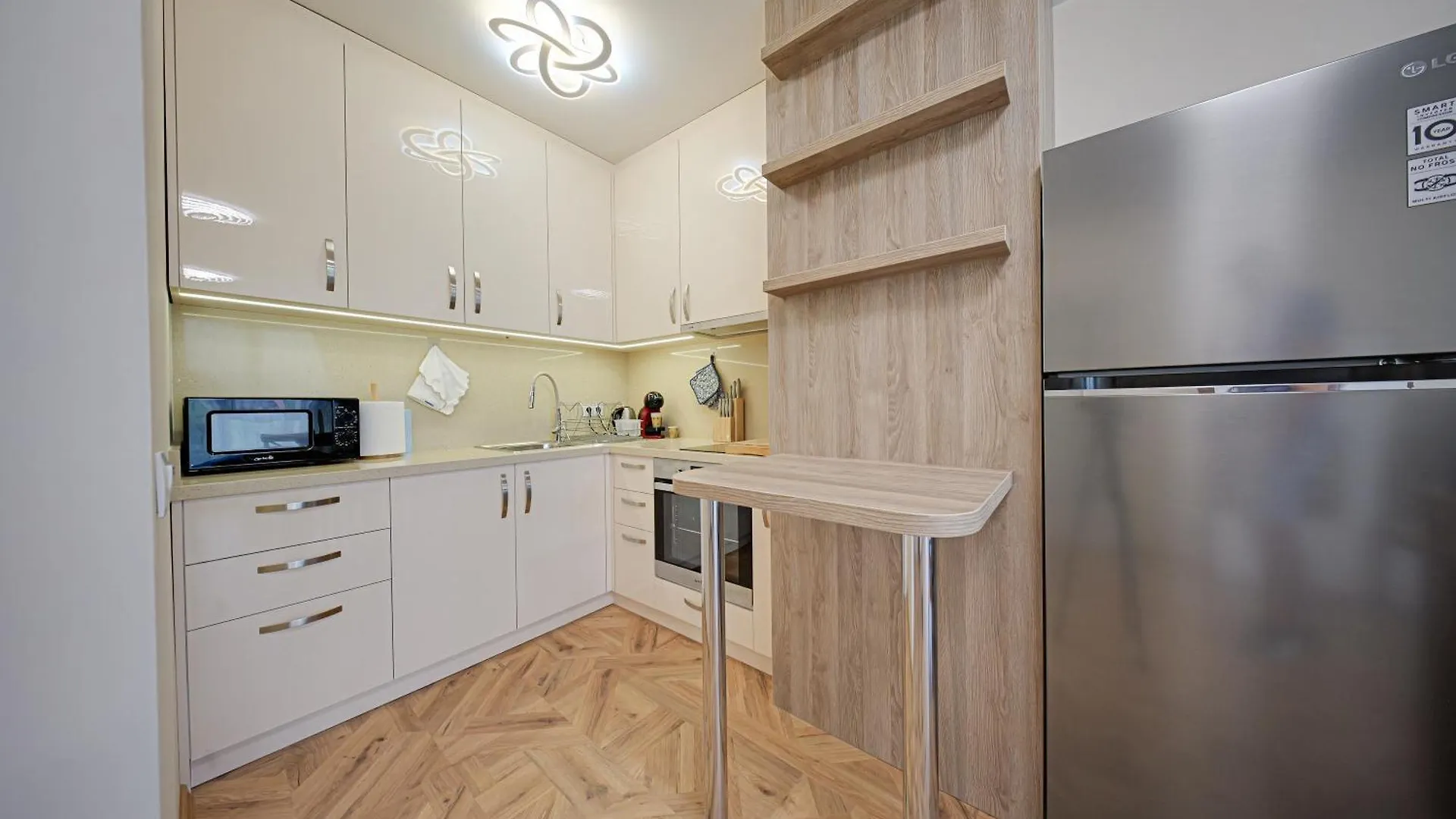 Brand New Vitosha View Apartment - Free Parking - Metro Access София